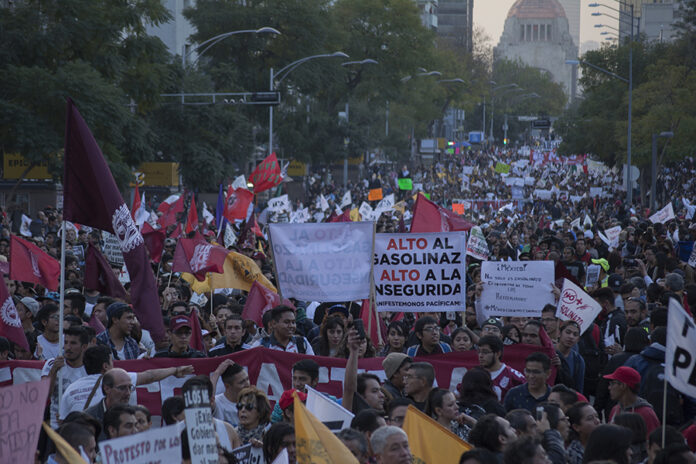 Contra el Gasolinazo se movilizan miles en la Ciudad de México