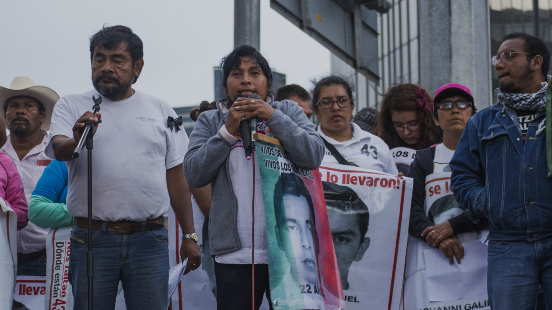 Ayotzinapa: A 3 años. Marcha silenciosa en solidaridad con las víctimas del sismo