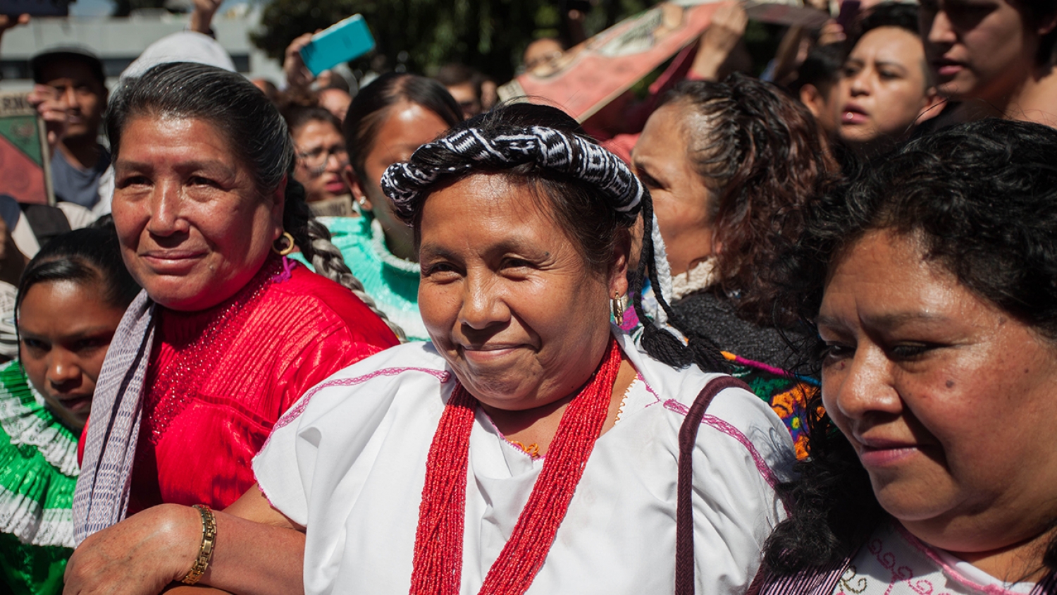 Marichuy declara su intención ante el INE como candidata independiente
