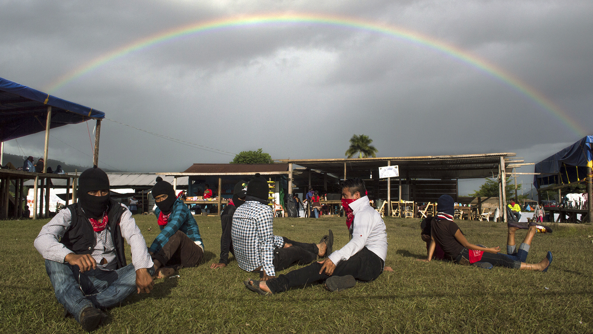 Fotorreportaje: 7 colores iluminan el CompArte Zapatista