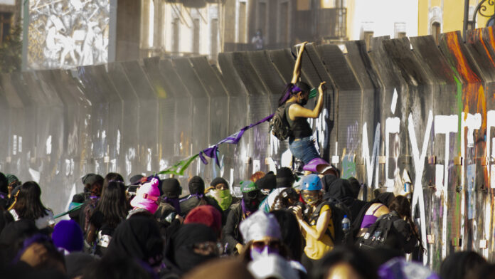 Ante la violencia patriarcal, la rabia de miles de mujeres
