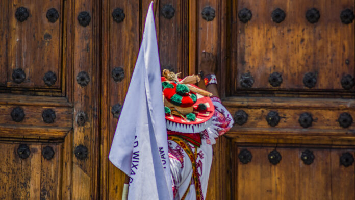 La puerta cerrada de Palacio Nacional