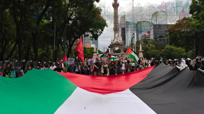 Marchan en la CDMX en apoyo al Pueblo Palestino y a la Flotilla Global Sumud